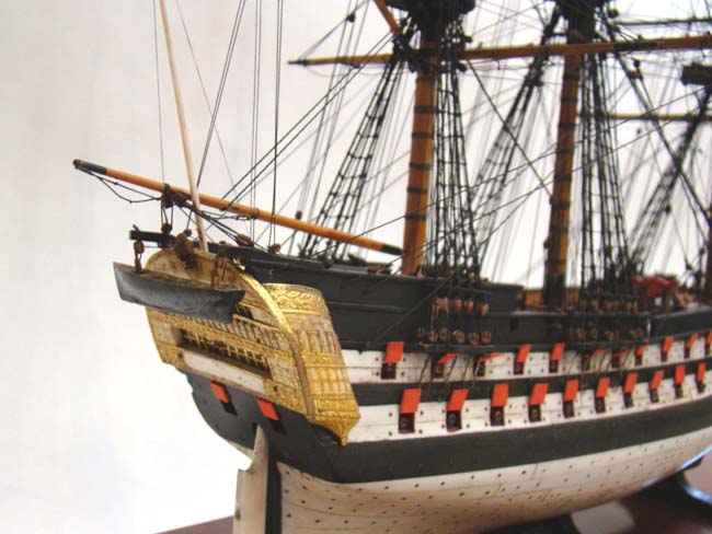 A fantastic Prisoner-of-War STYLE Bone and wood model,circa 1920, of a late 18th century 74 gun English Ship-of-the line — image 2